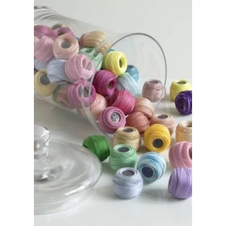 Hímzőfonalak, keresztszemes készletek, alapanyagok, hímzést segítő eszközök